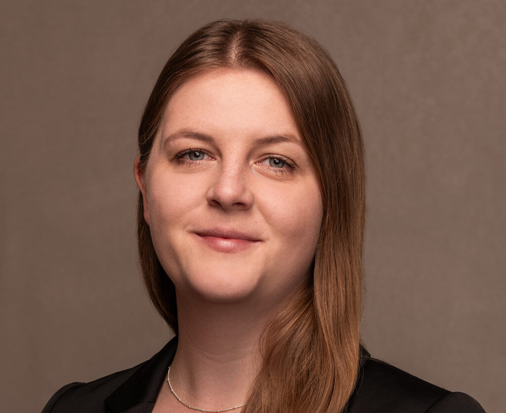 Dr. Alina Salzberger